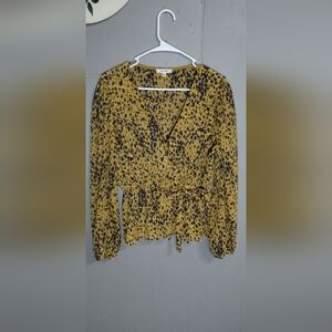 Sage & Citrus Yellow Leopard Print Wrap Top Size (M)